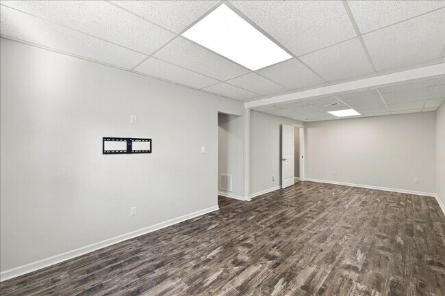 Building Photo - 170 Wistaria Dr