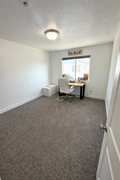 Building Photo - 8655 N Oakridge Aly