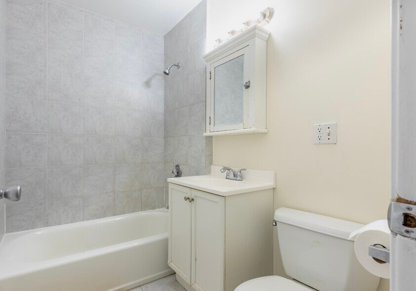 Building Photo - 61 Hillside St