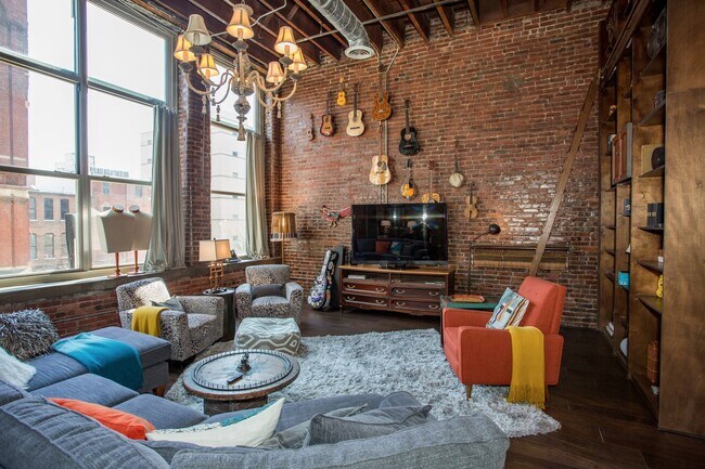 Building Photo - One of a Kind Furnished Condo in the Heart...