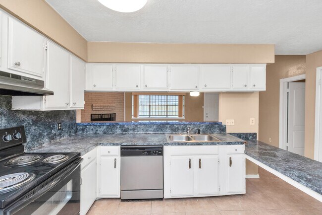 Building Photo - 1315 Twining Oaks Ln