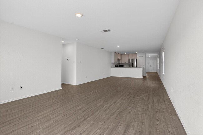 Building Photo - Modern 4-Bedroom Home in Crescent Hills – Open Concept & Private Yard