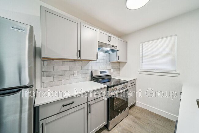Building Photo - 3169 E 49th St