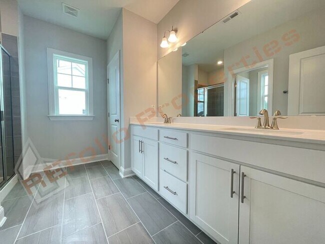 Building Photo - Gorgeous Brand New 4 Bedroom 3 Bath Home w...