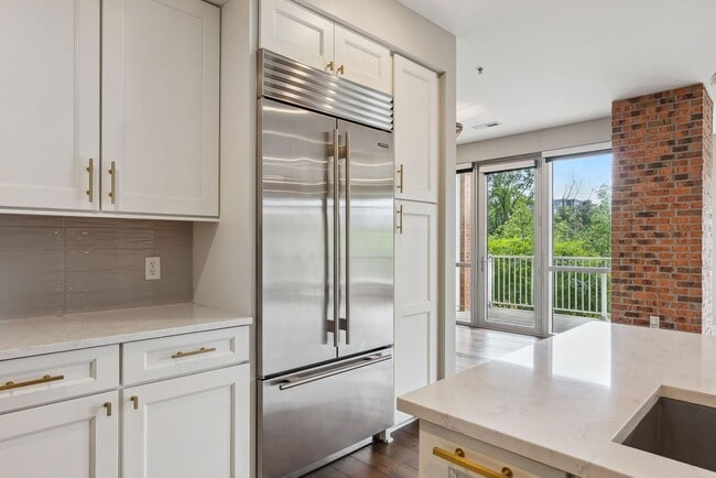 Building Photo - Luxury Condo in Dublin's Coveted Bridge Pa...