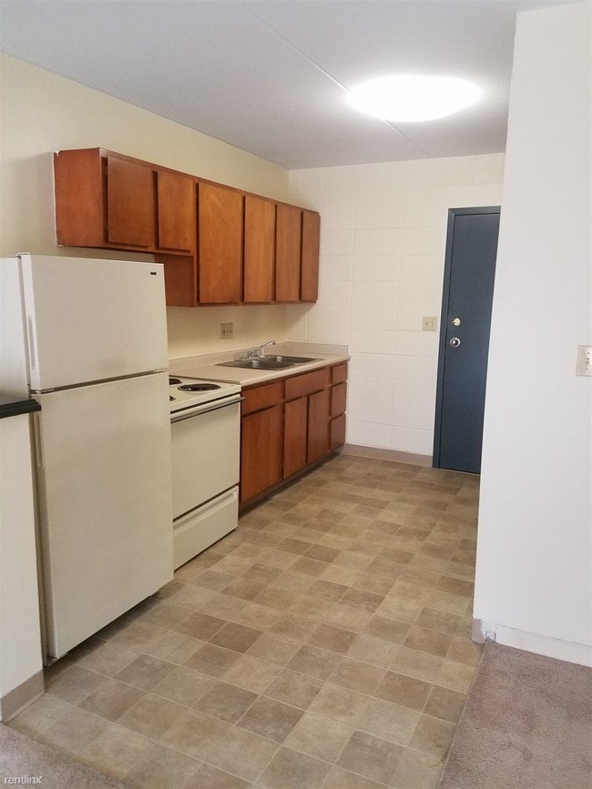 Building Photo - Studio, 1 bath  - EZ Living Suites Efficiency