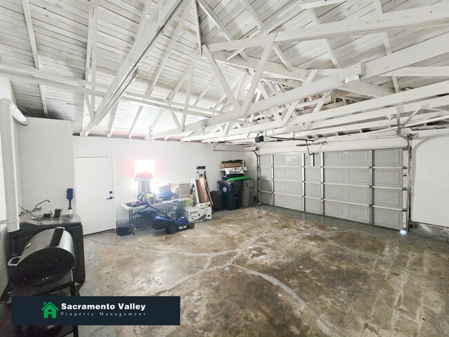 Building Photo - 7625 Lytle St