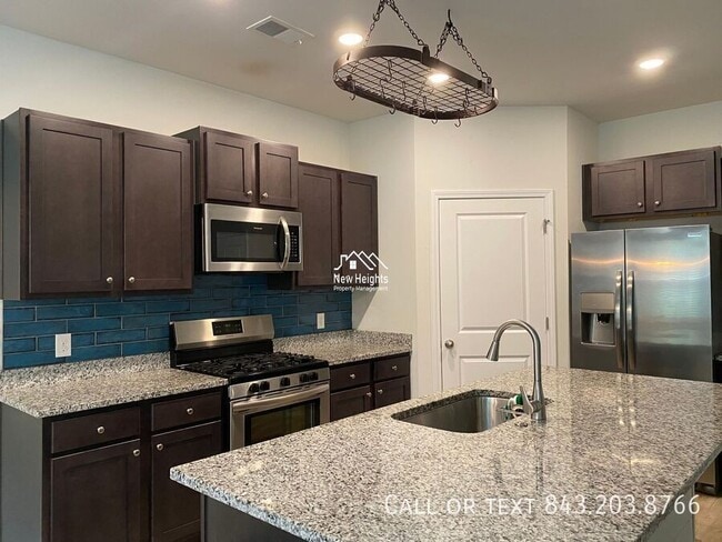 Building Photo - 2641 Alamanda Dr