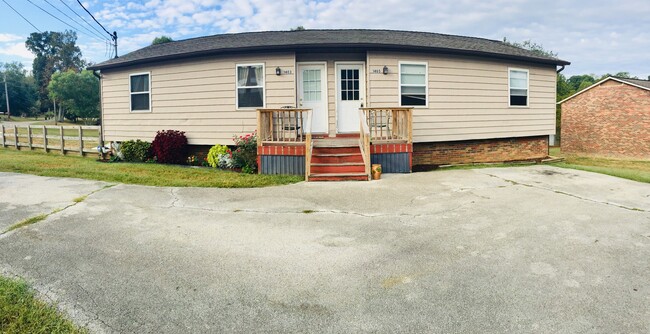 Building Photo - 1403/1405 Moyer Lane
