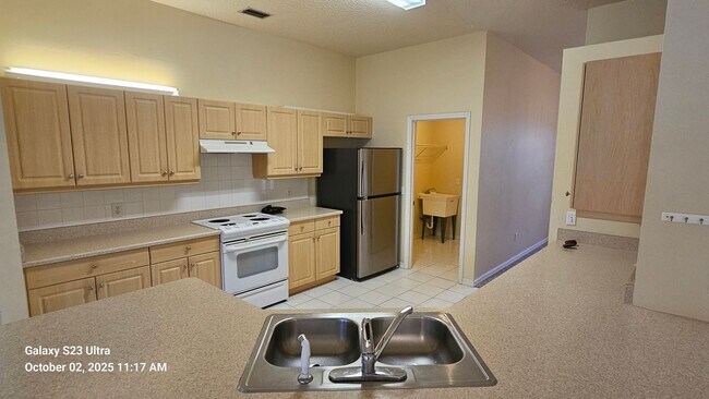 Building Photo - Spacious 4 Bedroom Home in Breakaway Trail...
