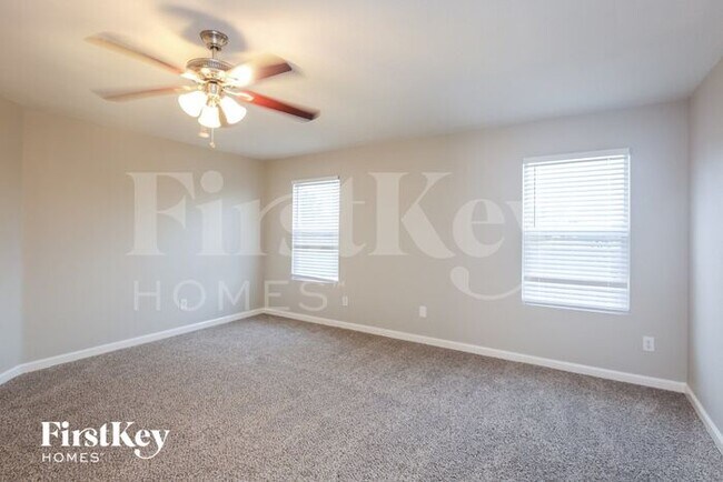 Building Photo - 5505 Camarillo Dr