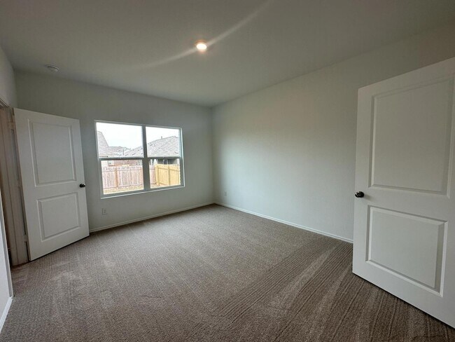 Building Photo - 229 Sonterra Dr