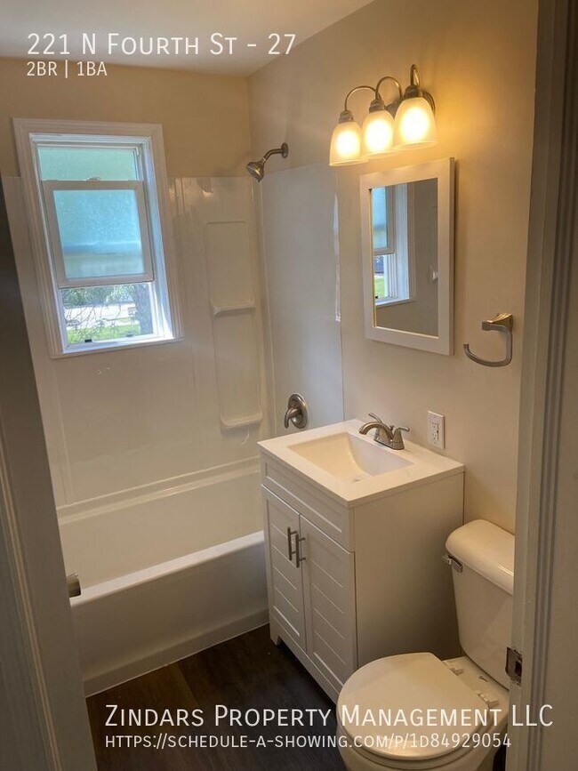 Building Photo - 221 N Fourth St-27