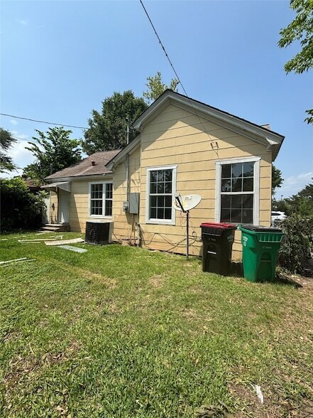 Building Photo - 109 Schilling Ave