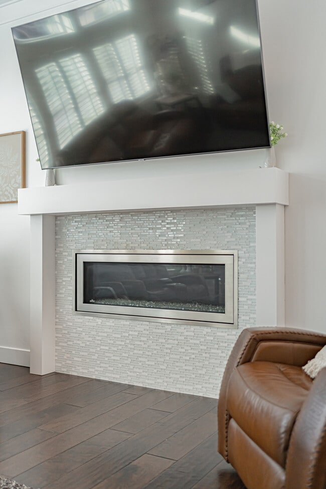 Building Photo - 949 Greenwillow Ln