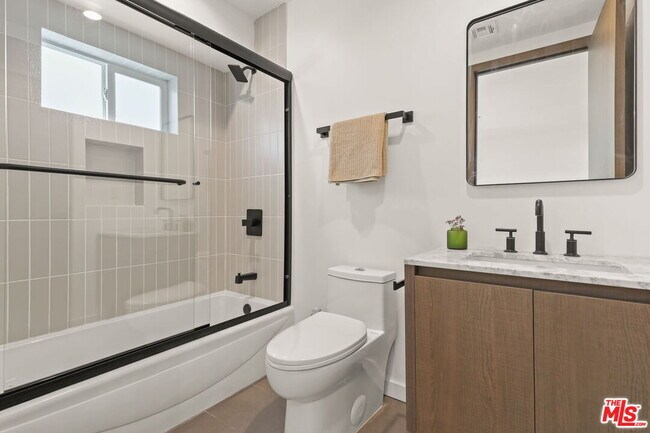 Building Photo - 843 Mariposa Ave