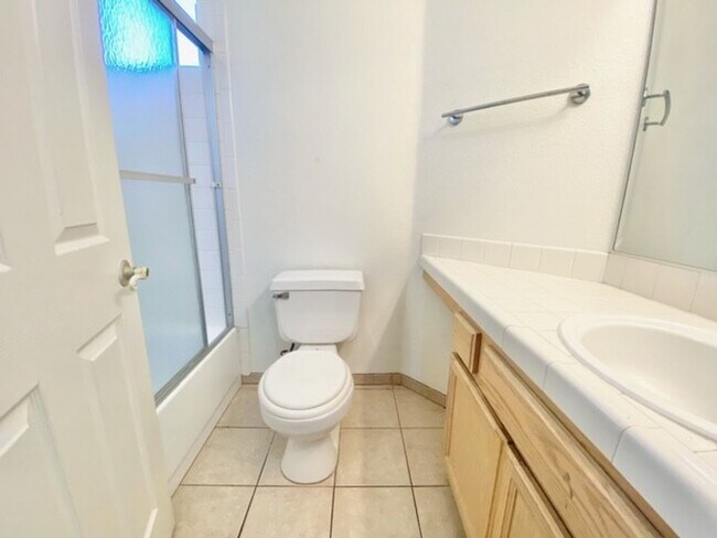Building Photo - SPECTACULAR 2 STORY HOME 3 BEDROOM 2.5 BAT...