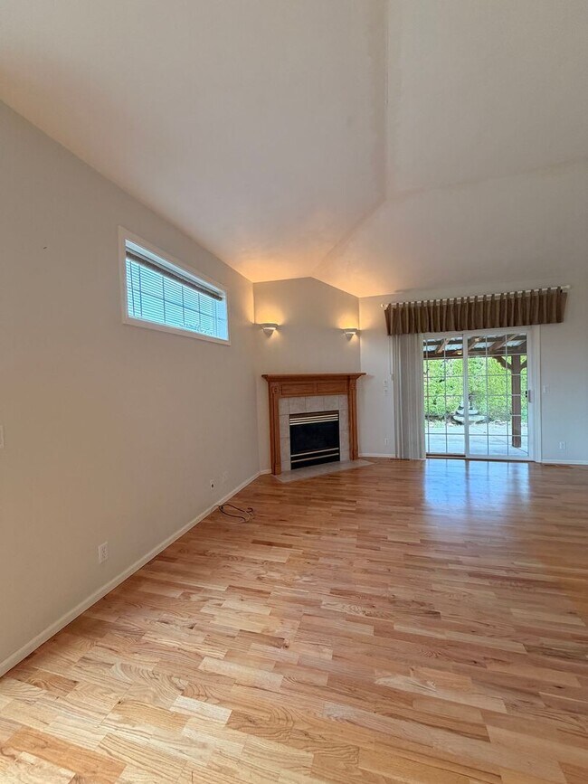 Building Photo - 3- Bedroom home in Hayden Bridge