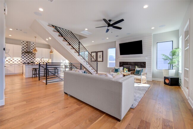 Building Photo - 820 Wakefield Dr