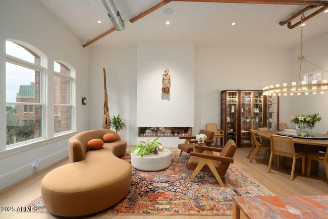 Building Photo - 50 W Palm Ln