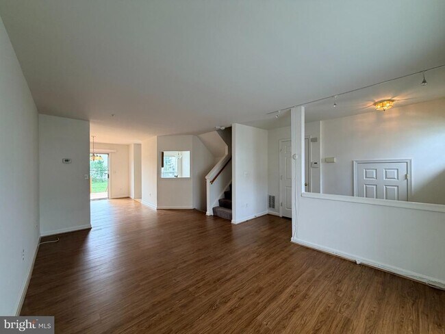 Building Photo - 125 Hidden Hill Cir