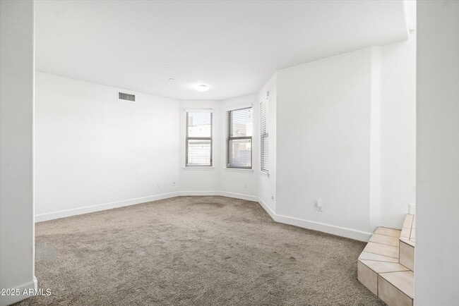 Building Photo - 505 W 6th St