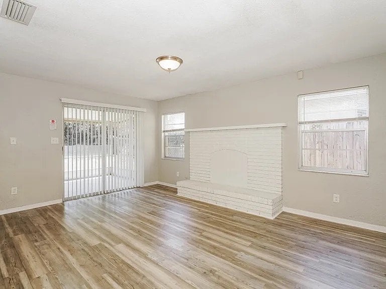Building Photo - 989 E Normandy Blvd
