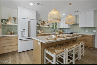 Building Photo - 626 E Palomino Dr