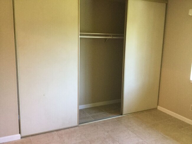 Building Photo - Cute upper-level 1bd. in Rohnert Park ~ Av...