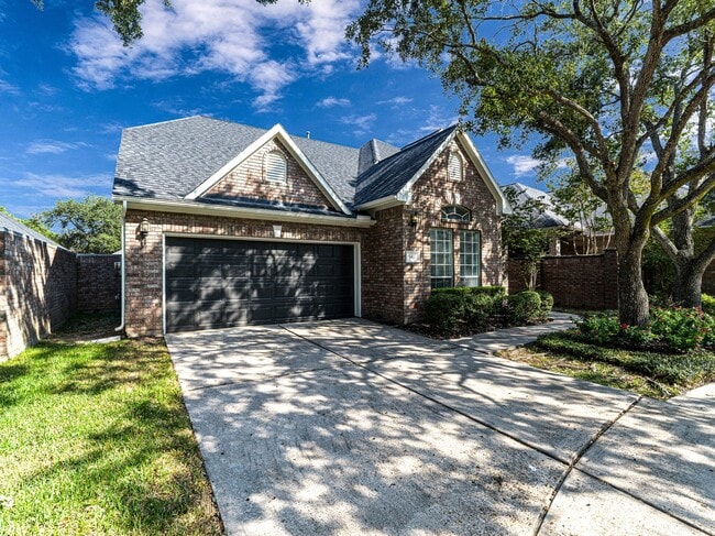 Building Photo - 5407 Lake Pl Dr