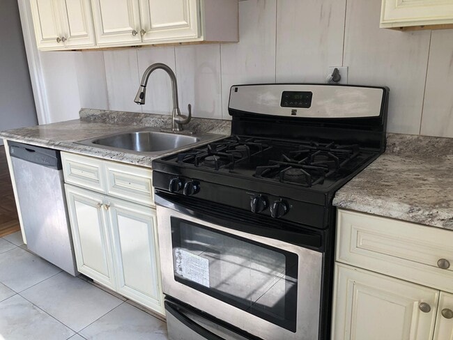 Building Photo - 10025 Queens Blvd