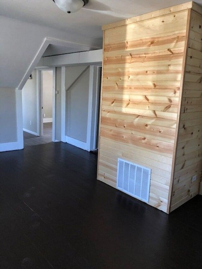 Building Photo - 1832 Bellinger St