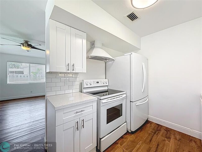 Building Photo - 50 NE 56th Ct