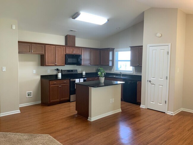 Building Photo - Move in ready home in New Bern