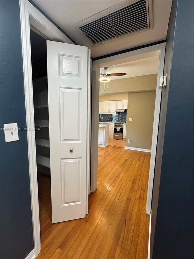 Building Photo - 725 NE 91st St