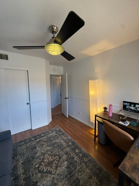 Building Photo - FOR RENT