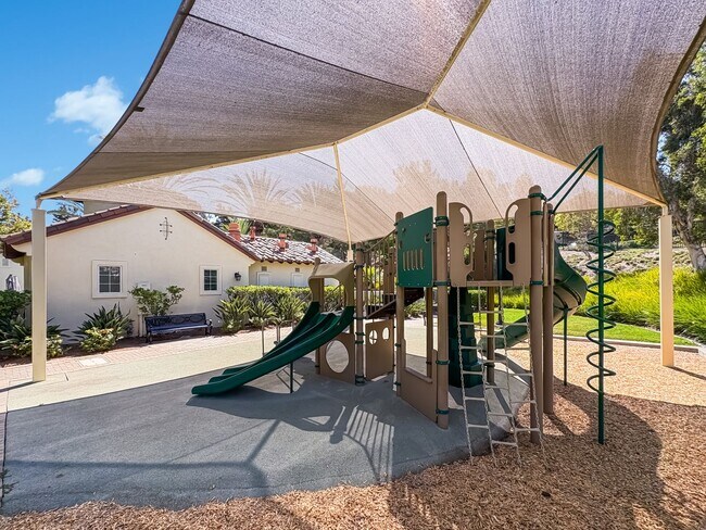 Building Photo - Bright & Spacious 3B/3BA Home with Communi...