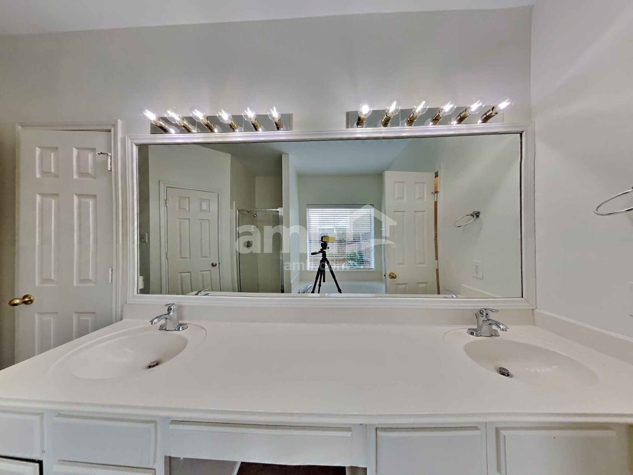 Building Photo - 2036 Pembroke Bay Dr