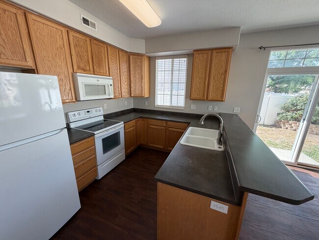 Building Photo - 977 Chelsea Ln
