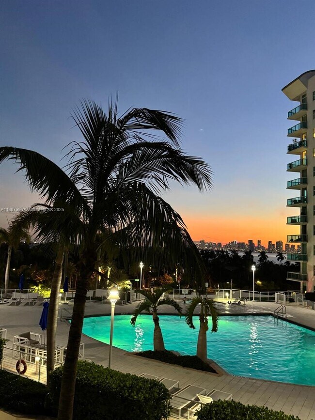 Building Photo - 7900 Harbor Island Dr