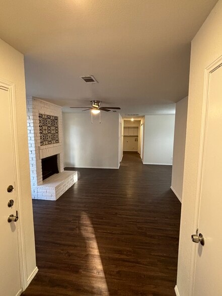 Building Photo - 511 Crowley Rd