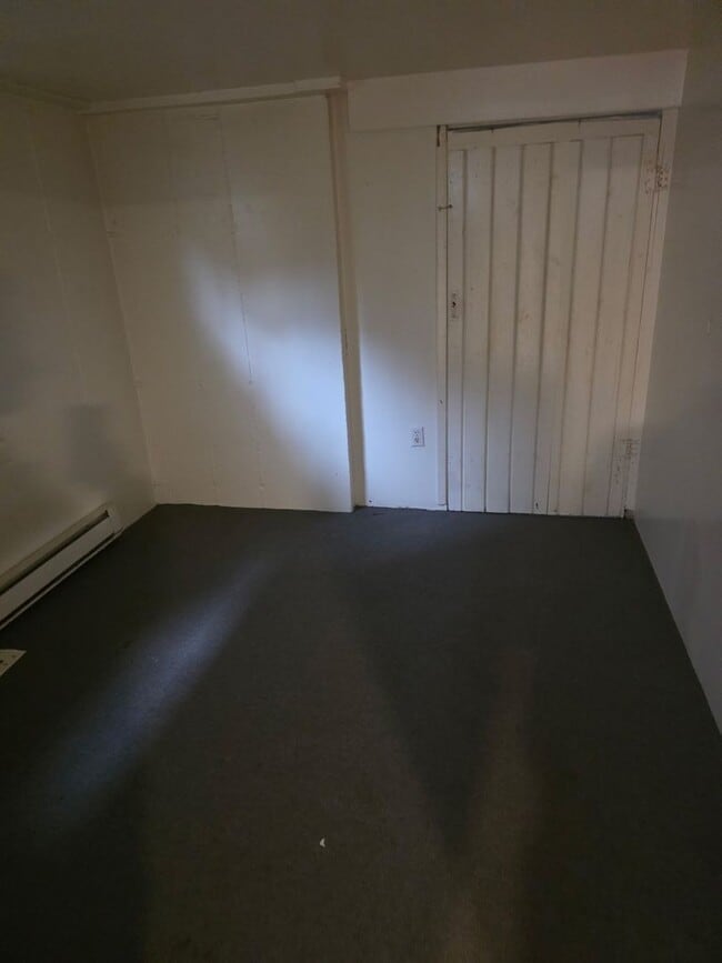 Building Photo - 2116 W Broadway Ave