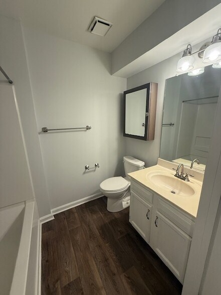 Building Photo - 5008 Lawndale Dr