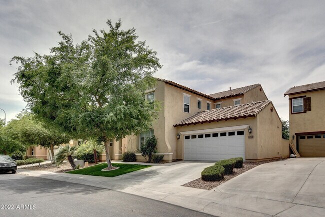 Primary Photo - 1120 N Crosscreek Dr
