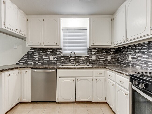 Building Photo - Super clean and updated!