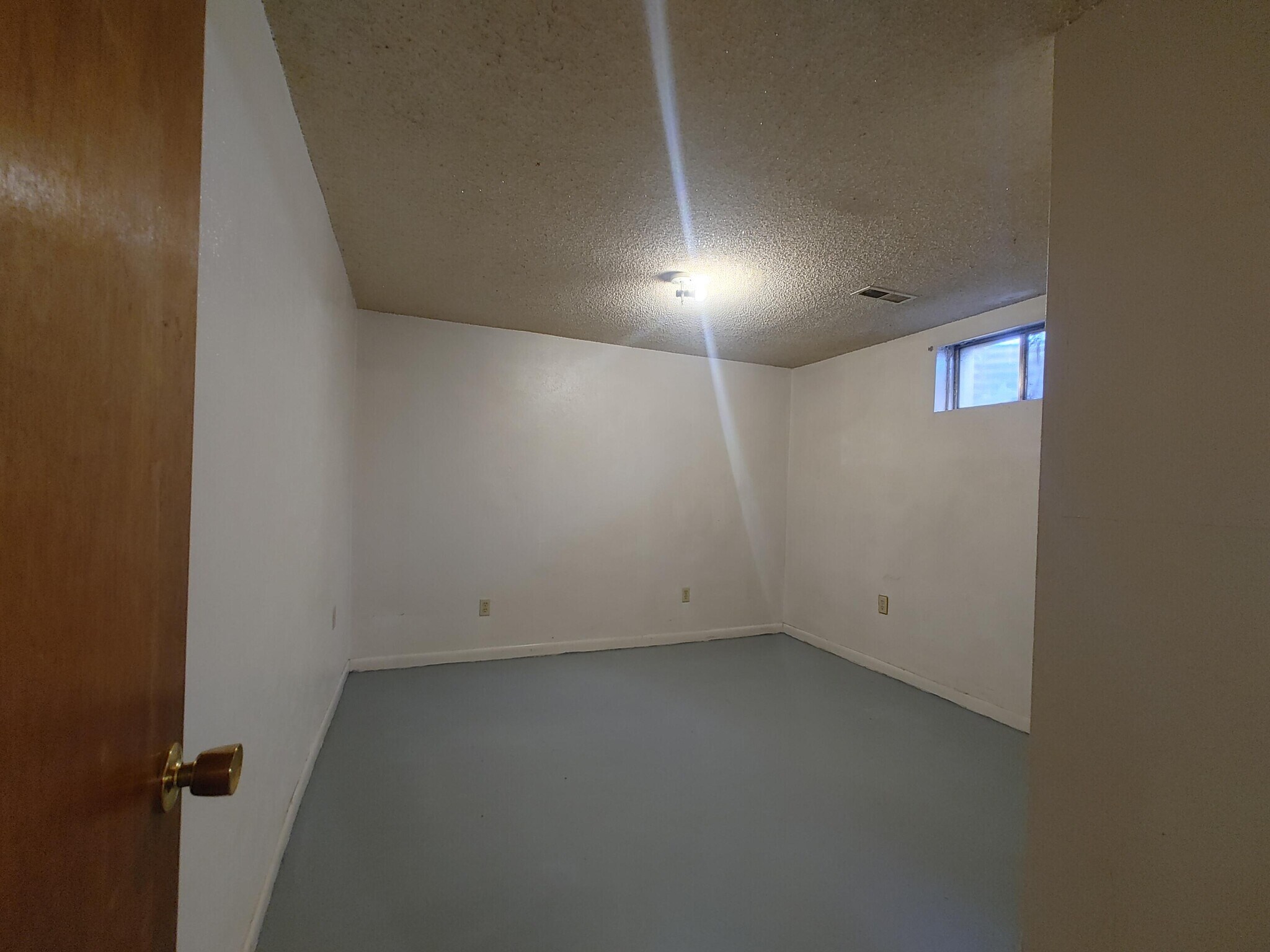 Building Photo - 8869 Circle Dr