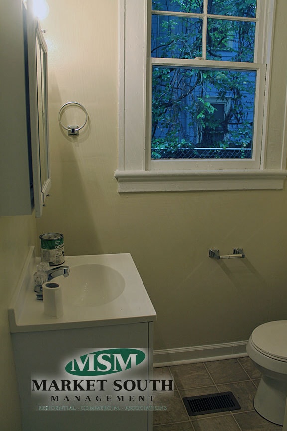 Building Photo - MIDTOWN BUGALOW