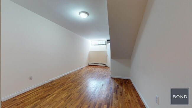 Building Photo - 1661 York Ave