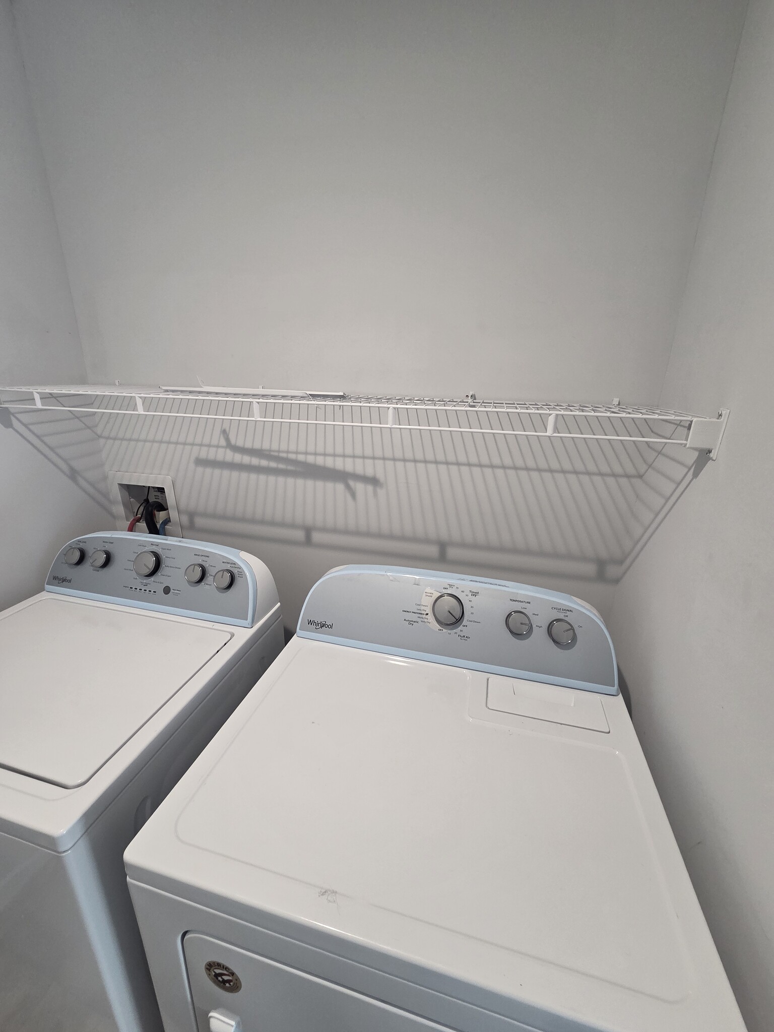 Building Photo - 103 Oak Ave