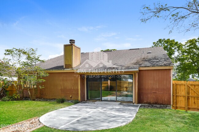 Building Photo - 8038 Loch Lomond Ln